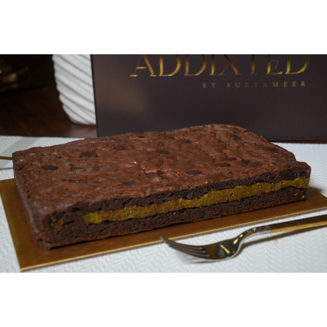 ADDIXTED KUNAFA PISTACHIO BROWNIE TRAY